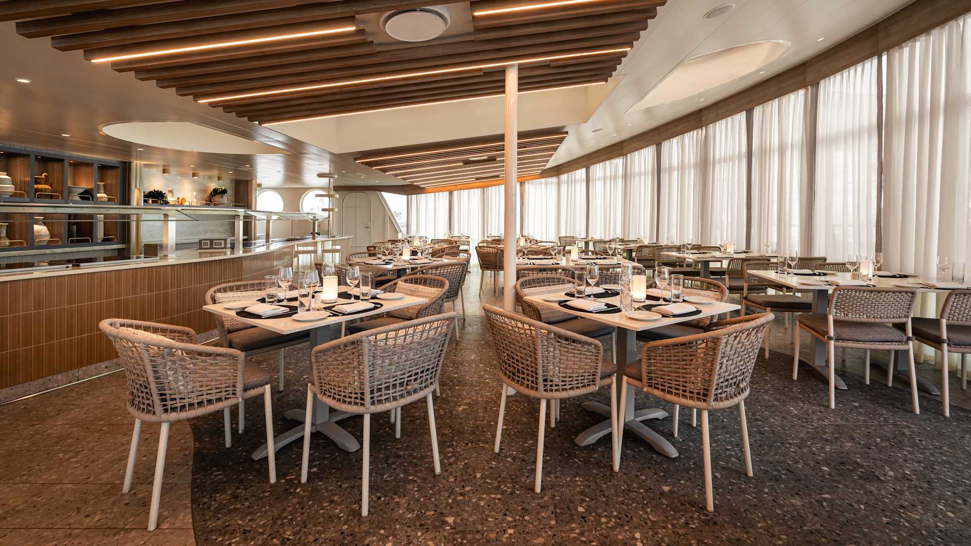 Wind Star - Veranda Restaurant